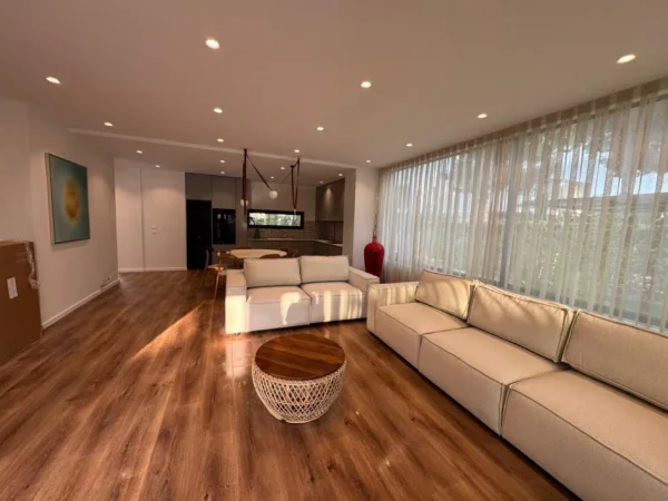 Tirane, shitet Vile 2 Katshe , 360 m² 790.000 € (Gjiri i Lalzit)