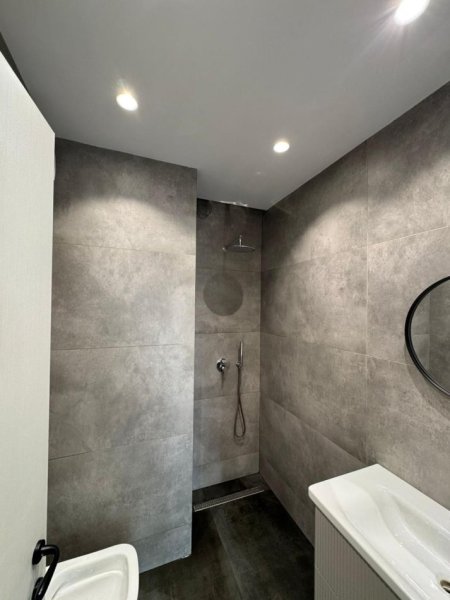 Tirane, shitet Vile 2 Katshe , 360 m² 790.000 € (Gjiri i Lalzit)