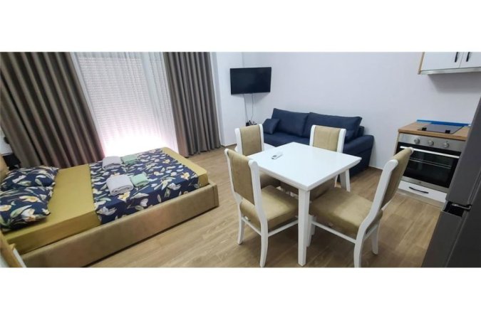 Vlore - Lungomare, jepet me qera garsonier 1+1 , 65 m² 250 € (Rruga Dhimitër Konomi, Vlore)
