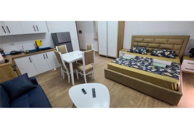 Vlore - Lungomare, jepet me qera garsonier 1+1 , 65 m² 250 € (Rruga Dhimitër Konomi, Vlore)