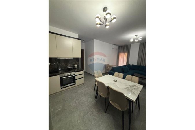 Vlore - Lungomare, jepet me qera garsonier 1+1 , 65 m² 350 € (Rruga Dhimitër Konomi, Vlore)