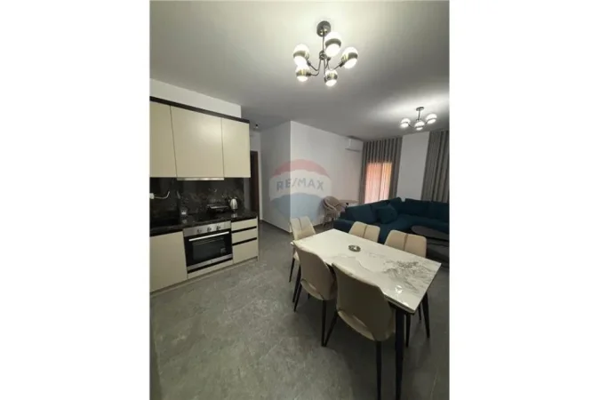 Vlore - Lungomare, jepet me qera garsonier 1+1 , 65 m² 350 € (Rruga Dhimitër Konomi, Vlore)