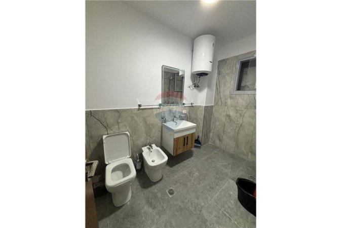 Vlore - Lungomare, jepet me qera garsonier 1+1 , 65 m² 350 € (Rruga Dhimitër Konomi, Vlore)