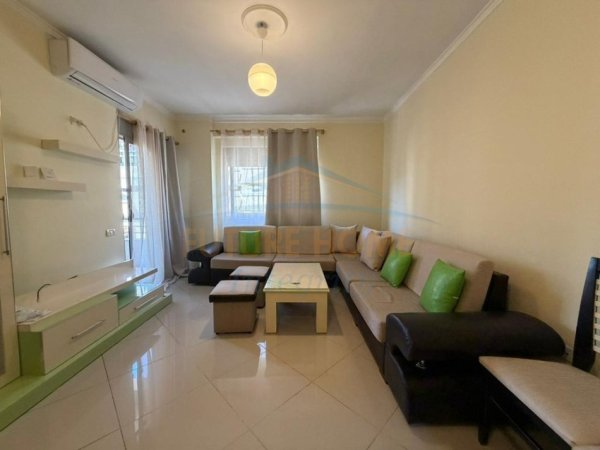 Tirane, jepet me qera apartament 2+1 Kati 5, 104 m² 500 € (UNAZA E RE)
