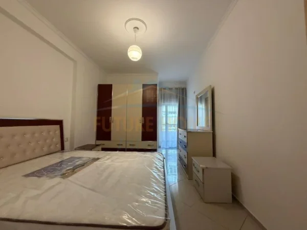 Tirane, jepet me qera apartament 2+1 Kati 5, 104 m² 500 € (UNAZA E RE)