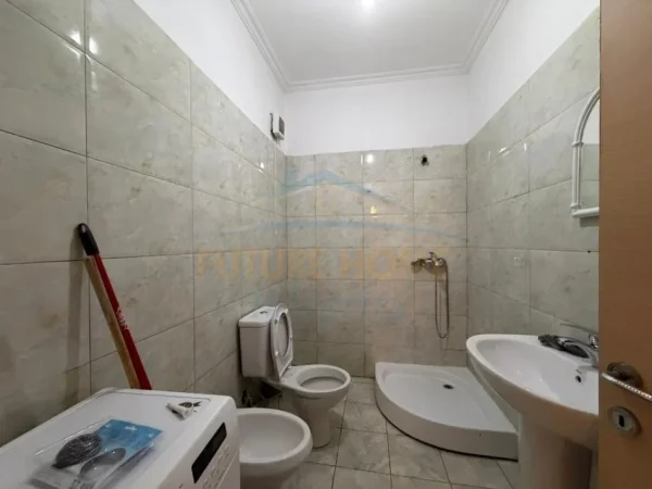Tirane, jepet me qera apartament 2+1 Kati 5, 104 m² 500 € (UNAZA E RE)