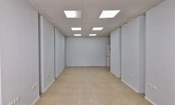 Vlore, jepet me qera nga Pronari, pa-komision dyqan Kati 1, 160 m² 950 € (Gjergj Arianiti)