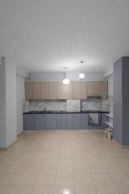 Tirane, shitet apartament 1+1+Ballkon Kati 7, 73 m² 92.700 € (Pallatet Cabej, Yzberisht)