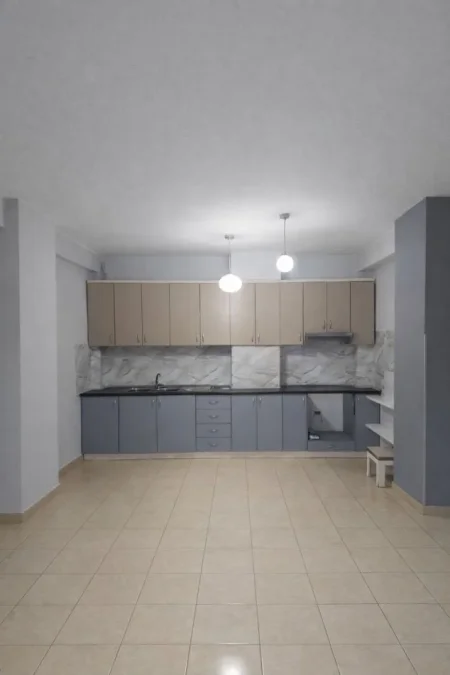 Tirane, shitet apartament 1+1+Ballkon Kati 7, 73 m² 92.700 € (Pallatet Cabej, Yzberisht)