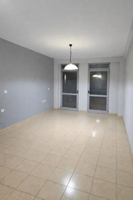Tirane, shitet apartament 1+1+Ballkon Kati 7, 73 m² 92.700 € (Pallatet Cabej, Yzberisht)