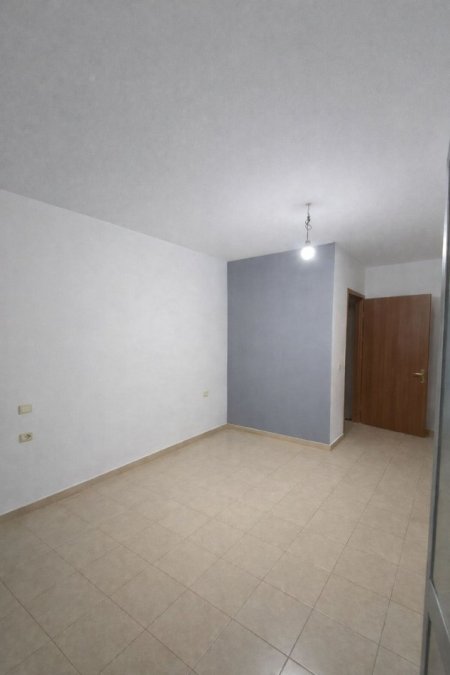 Tirane, shitet apartament 1+1+Ballkon Kati 7, 73 m² 92.700 € (Pallatet Cabej, Yzberisht)