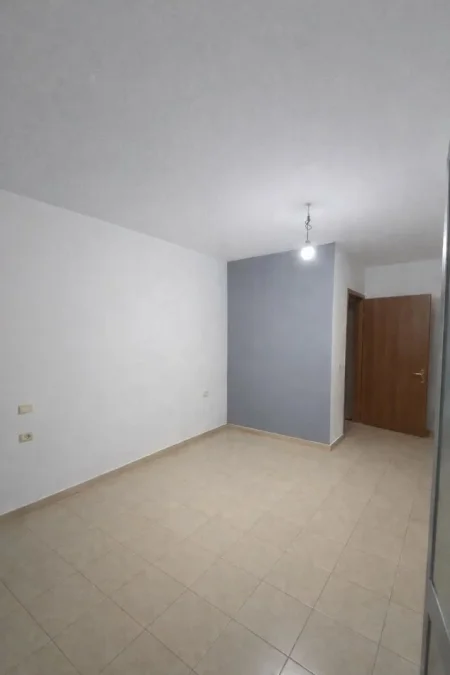 Tirane, shitet apartament 1+1+Ballkon Kati 7, 73 m² 92.700 € (Pallatet Cabej, Yzberisht)