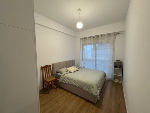 Tirane, jepet me qera apartament 1+1+Ballkon Kati 3, 70 m² 400 € (ALI DEMI)