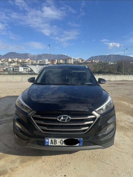 Tirane, shitet makine Hyundai Tucson 1.7 Nafte, e zeze automatik Kondicioner 196.000 km 13.000 €