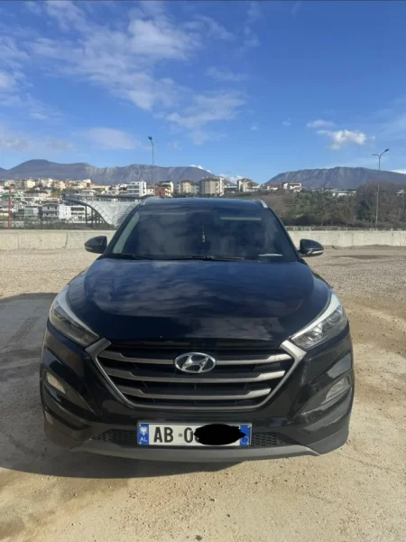 Tirane, shitet makine Hyundai Tucson 1.7 Nafte, e zeze automatik Kondicioner 196.000 km 13.000 €