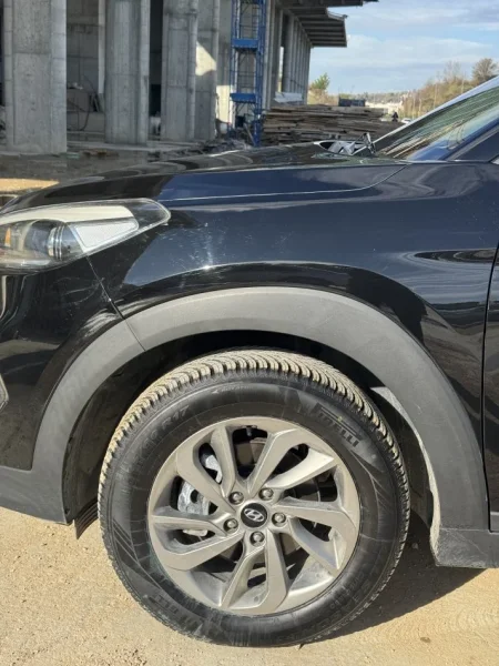 Tirane, shitet makine Hyundai Tucson 1.7 Nafte, e zeze automatik Kondicioner 196.000 km 13.000 €