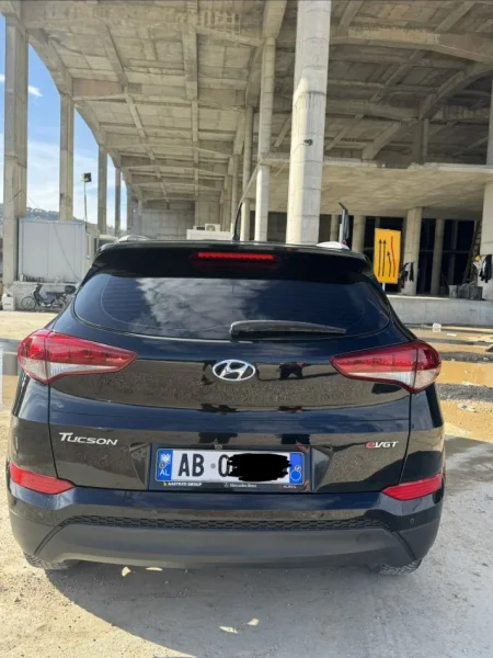 Tirane, shitet makine Hyundai Tucson 1.7 Nafte, e zeze automatik Kondicioner 196.000 km 13.000 €