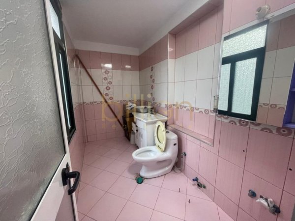 jepet me qera 3+1 , 148 m² 1.250 € (ish ekspozita)