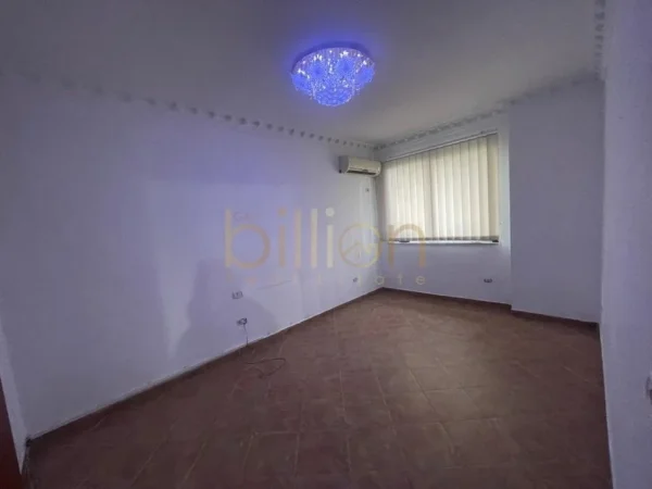 jepet me qera 3+1 , 148 m² 1.250 € (ish ekspozita)