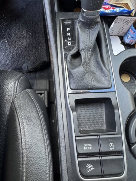 Tirane, shitet makine Hyundai Tucson 1.7 Nafte, e zeze automatik Kondicioner 196.000 km 13.000 €