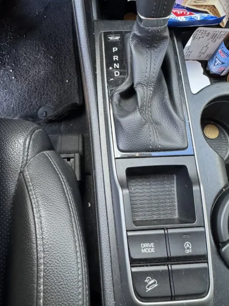 Tirane, shitet makine Hyundai Tucson 1.7 Nafte, e zeze automatik Kondicioner 196.000 km 13.000 €