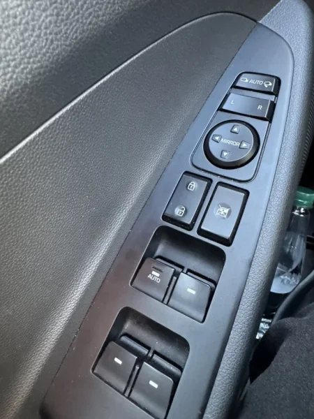 Tirane, shitet makine Hyundai Tucson 1.7 Nafte, e zeze automatik Kondicioner 196.000 km 13.000 €