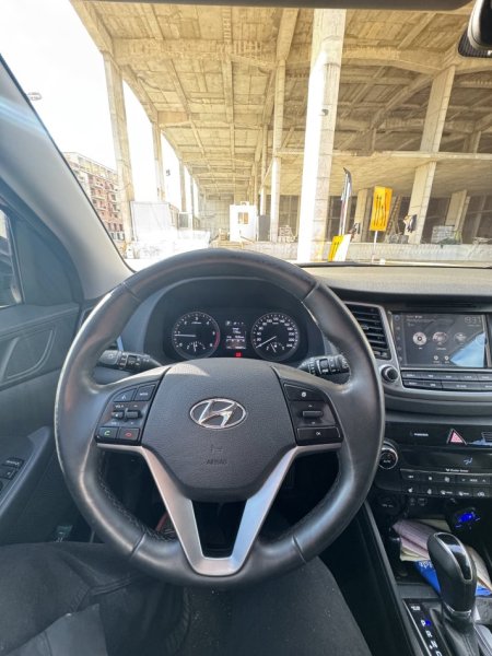 Tirane, shitet makine Hyundai Tucson 1.7 Nafte, e zeze automatik Kondicioner 196.000 km 13.000 €