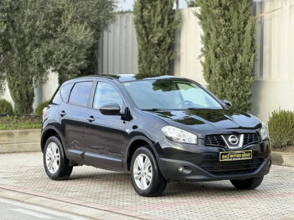Durres, shitet SUV NISSAN QASHQAI 1.5 Nafte, e zeze manuale