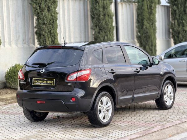 Durres, shitet SUV NISSAN QASHQAI 1.5 Nafte, e zeze manuale