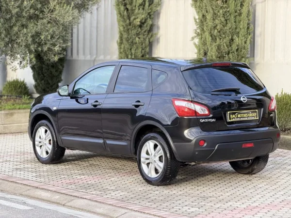 Durres, shitet SUV NISSAN QASHQAI 1.5 Nafte, e zeze manuale