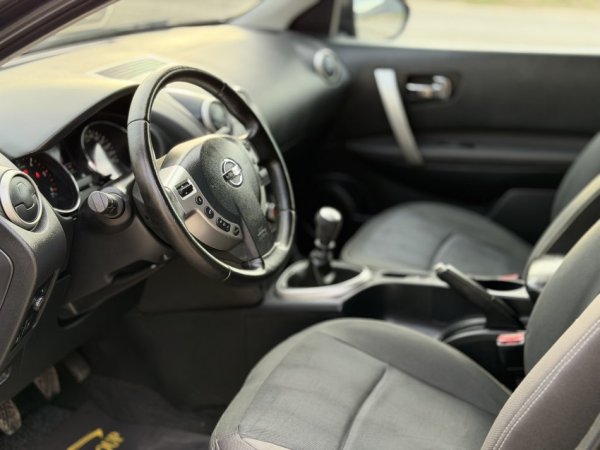 Durres, shitet SUV NISSAN QASHQAI 1.5 Nafte, e zeze manuale