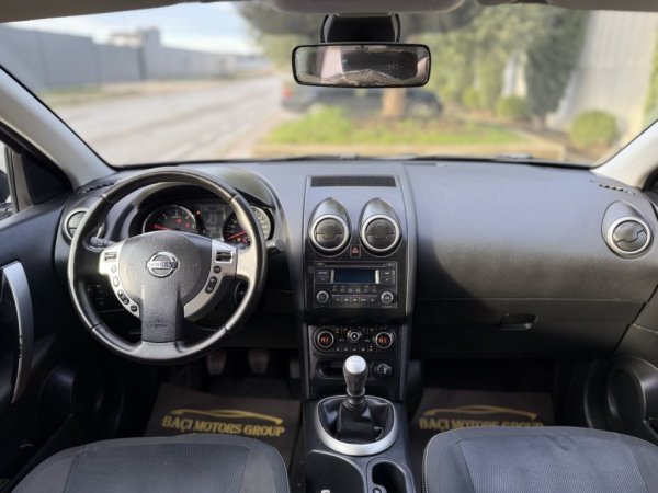 Durres, shitet SUV NISSAN QASHQAI 1.5 Nafte, e zeze manuale