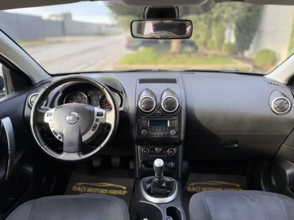 Durres, shitet SUV NISSAN QASHQAI 1.5 Nafte, e zeze manuale