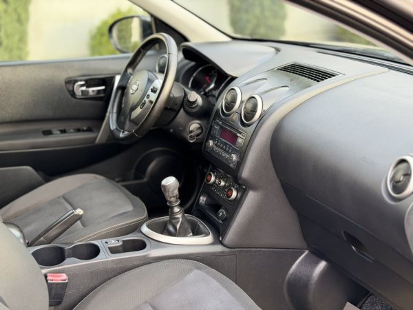 Durres, shitet SUV NISSAN QASHQAI 1.5 Nafte, e zeze manuale