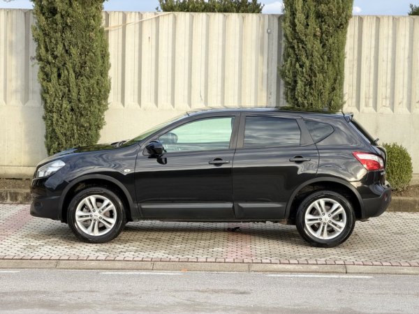 Durres, shitet SUV NISSAN QASHQAI 1.5 Nafte, e zeze manuale