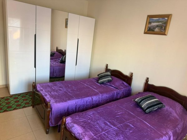 Tirane, jepet me qera 2+1 Kati 4, 600 € 