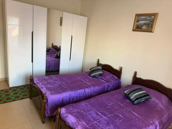 Tirane, jepet me qera 2+1 Kati 4, 600 € 