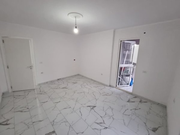 Tirane, shitet apartament 1+1 Kati 5, 75 m² 159.500 € (Qender)