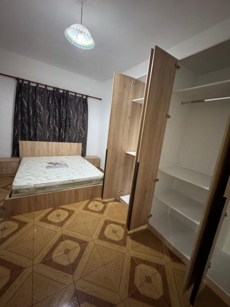 Tirane, jepet me qera 1+1+Ballkon Kati 2, 45 m² 500 € (afer shkolles Besnik Sykja)