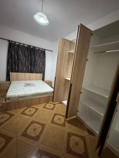 Tirane, jepet me qera 1+1+Ballkon Kati 2, 45 m² 500 € (afer shkolles Besnik Sykja)