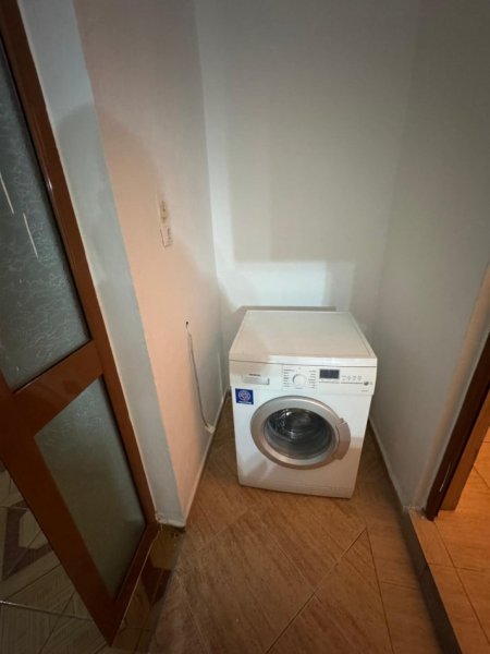 Tirane, jepet me qera 1+1+Ballkon Kati 2, 45 m² 500 € (afer shkolles Besnik Sykja)