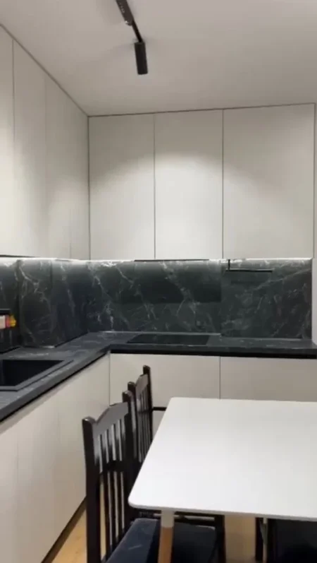 Tirane, jepet me qera apartament 2+1+Ballkon Kati 4, 80 m² 700 € (FUSHA E AVIACIONIT)