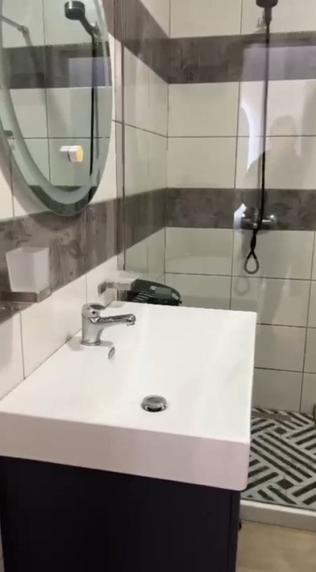 Tirane, jepet me qera apartament 2+1+Ballkon Kati 4, 80 m² 700 € (FUSHA E AVIACIONIT)