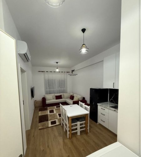 Tirane, jepet me qera 1+1 Kati 1, 75 m² 500 € (ALI DEMI)