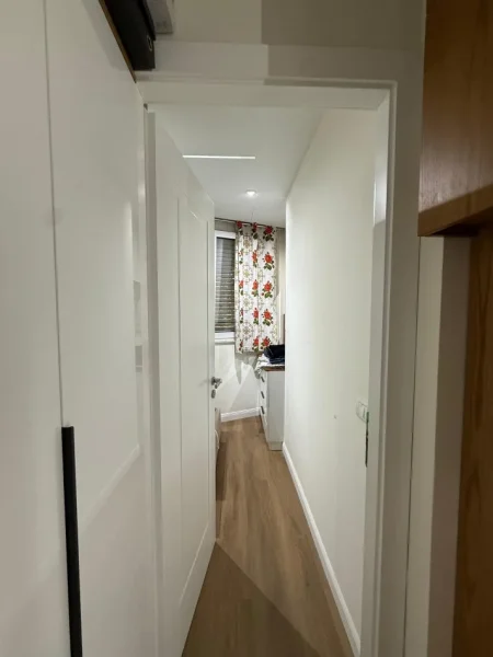 Tirane, jepet me qera apartament 2+1+Ballkon Kati 1, (Ish Fusha e Aviacionit)