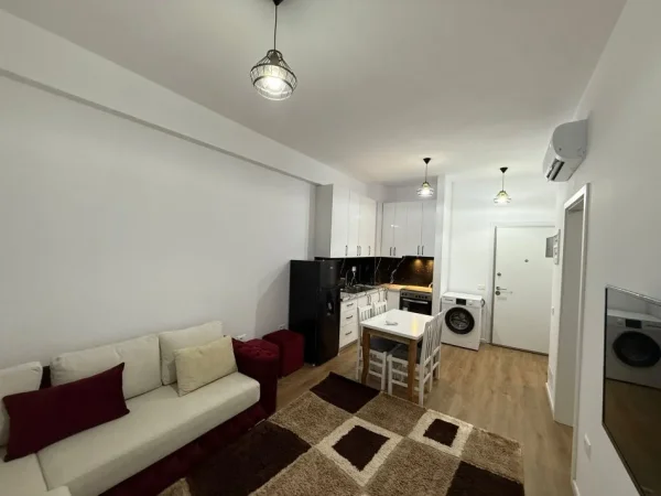 Tirane, jepet me qera apartament 1+1+Ballkon Kati 1, 60 m² 500 € (ALI DEMI)