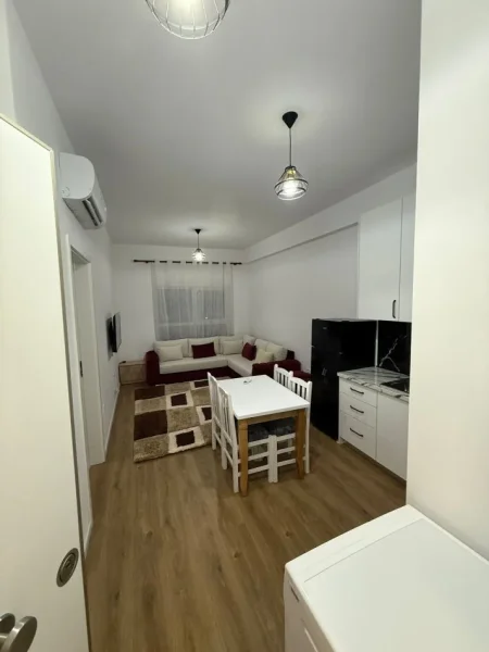 Tirane, jepet me qera apartament 1+1+Ballkon Kati 1, 60 m² 500 € (ALI DEMI)