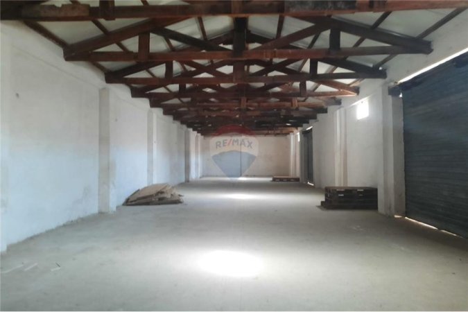 Vlore, shitet magazine , 743 m² 210.000 € (Vlore Rruga e Re, Vlorë)