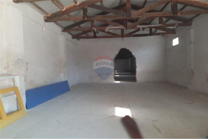Vlore, shitet magazine , 743 m² 210.000 € (Vlore Rruga e Re, Vlorë)