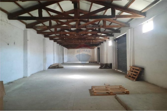 Vlore, shitet magazine , 743 m² 210.000 € (Vlore Rruga e Re, Vlorë)